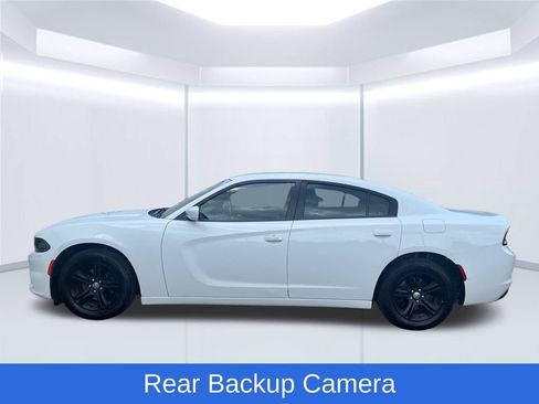 Used 2022 Dodge Charger SXT RWD image 2