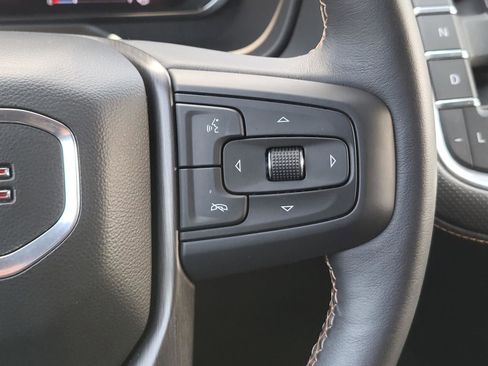 Used 2022 GMC Yukon XL AT4 AWD/4WD image 32