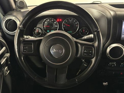 Used 2014 Jeep Wrangler Unlimited Sahara AWD/4WD image 12