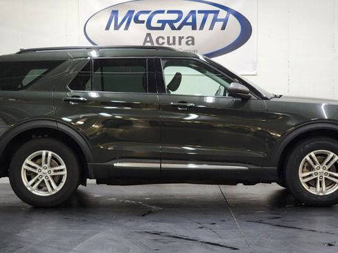 Used 2022 Ford Explorer XLT w/ Equipment Group 202A image 3