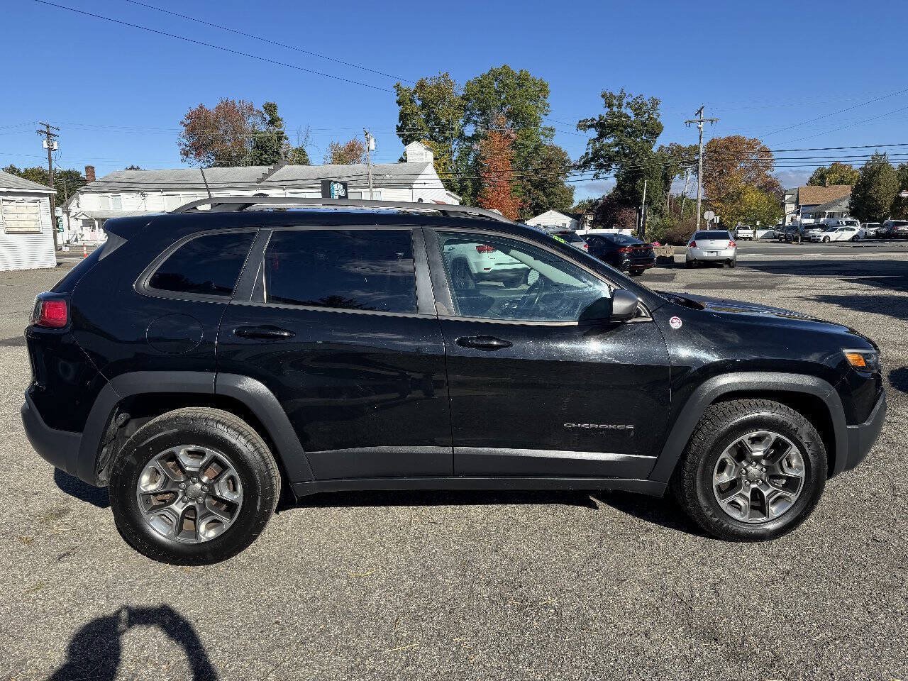 Used 2019 Jeep Cherokee Trailhawk w/ Comfort/Convenience Group AWD/4WD image 6