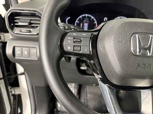 Used 2025 Honda Pilot EX-L image 13