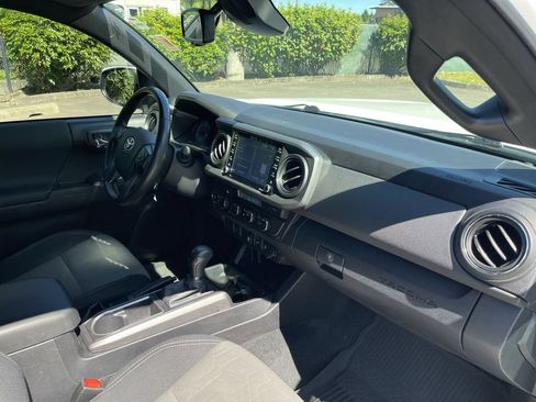 Used 2021 Toyota Tacoma TRD Off-Road AWD/4WD image 26