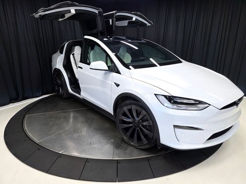 Used 2022 Tesla Model X image 73