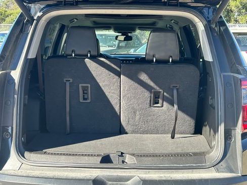 Used 2022 GMC Acadia SLT w/ Elevation Edition image 14