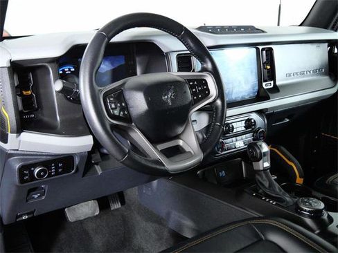 Used 2023 Ford Bronco Badlands image 17