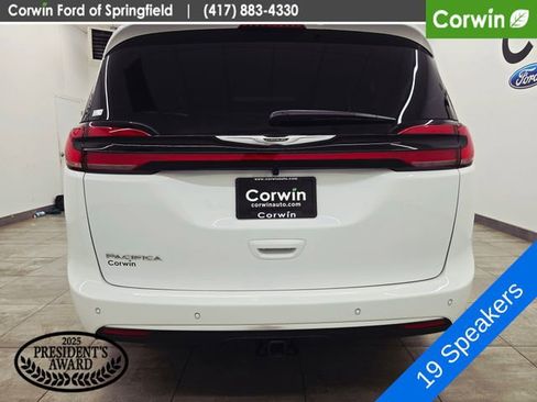 Used 2026 Chrysler Pacifica Pinnacle w/ Trailer Tow Group FWD image 4