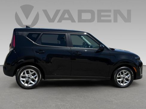 Used 2025 Kia Soul LX FWD image 5