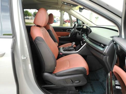 Used 2024 Kia Carnival SX Prestige FWD image 23