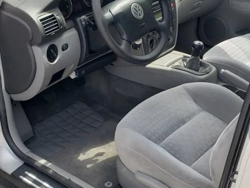 Used 2004 Volkswagen Passat GL FWD image 5