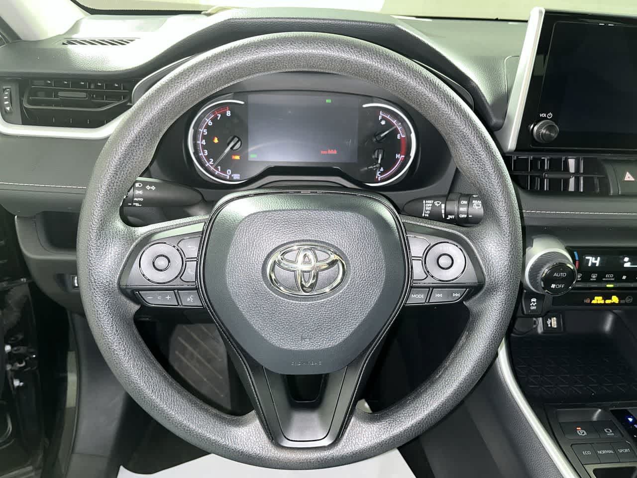 Used 2025 Toyota RAV4 XLE FWD image 16