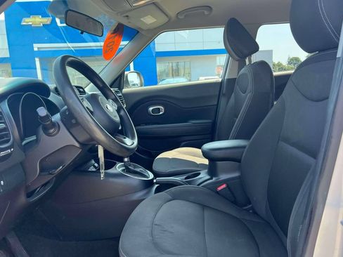 Used 2016 Kia Soul FWD image 16