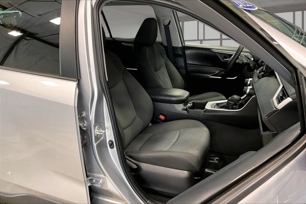 Used 2022 Toyota RAV4 XLE AWD/4WD image 29