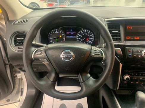 Used 2016 Nissan Pathfinder S FWD image 18