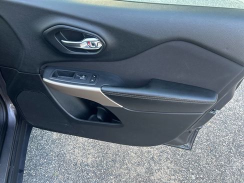 Used 2018 Jeep Cherokee Latitude w/ Altitude Package FWD image 26