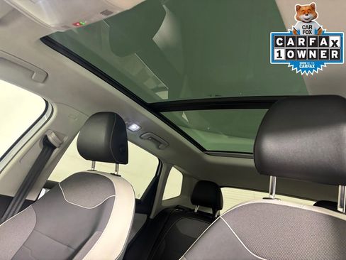 Used 2025 Volkswagen Taos SE image 22