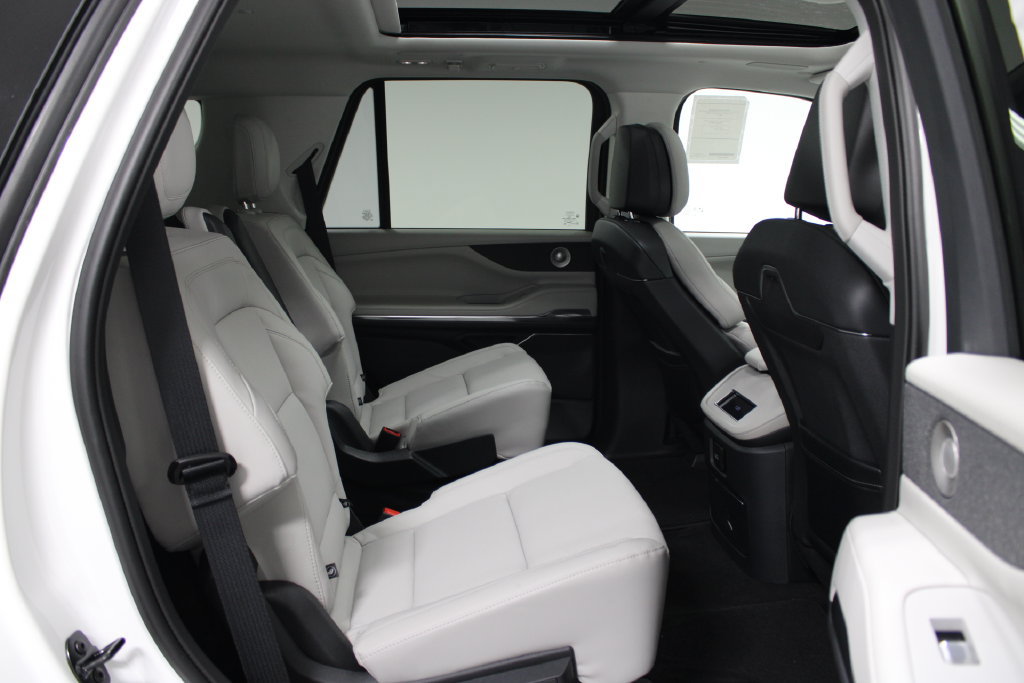 New 2026 Lincoln Navigator Reserve AWD/4WD image 34