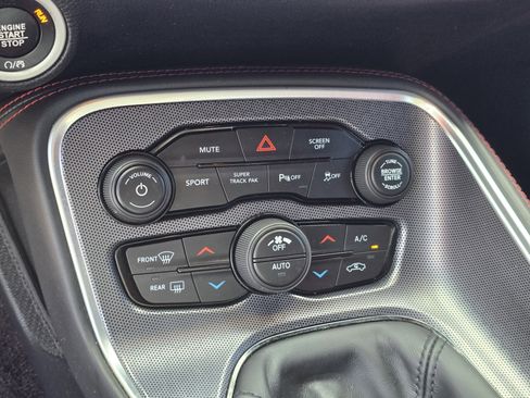 Used 2017 Dodge Challenger R/T Plus image 19