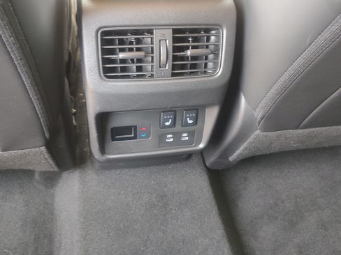 Used 2024 Nissan Rogue Platinum w/ Platinum Premium Package AWD/4WD image 13