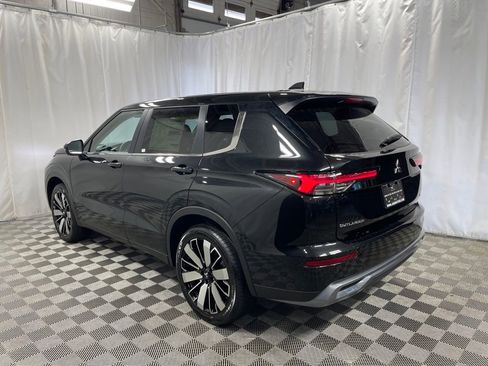 New 2025 Mitsubishi Outlander SE image 4