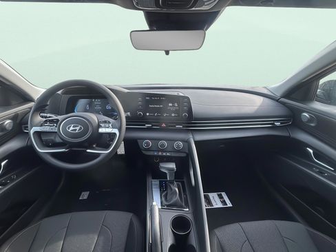 New 2026 Hyundai Elantra SE image 9