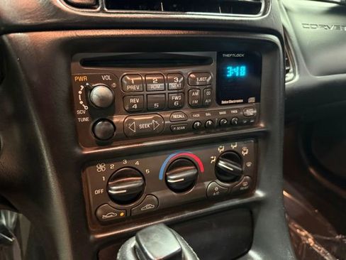 Used 2000 Chevrolet Corvette Convertible RWD image 17