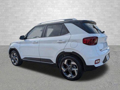 New 2025 Hyundai Venue Limited image 4