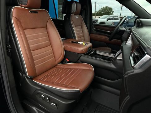 Used 2023 GMC Yukon Denali Ultimate w/ LPO, Floor Liner Package AWD/4WD image 18