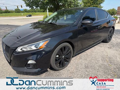 Used 2022 Nissan Altima 2.5 SR w/ Midnight Edition Package FWD image 1