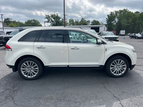 Used 2013 Lincoln MKX AWD image 4