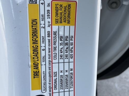 Used 2023 GMC Acadia SLE w/ Driver Convenience Package image 27