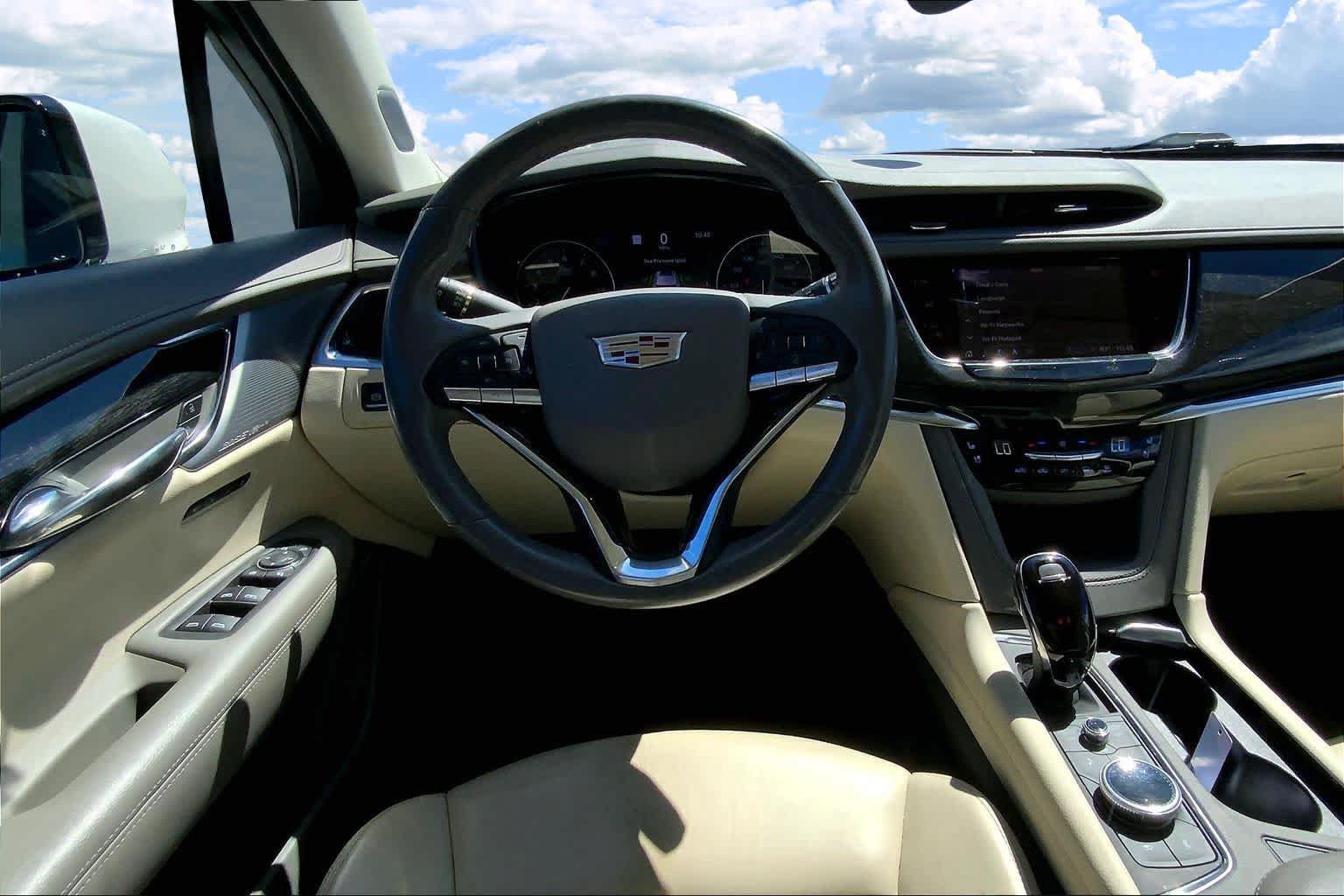 Used 2023 Cadillac XT6 Premium Luxury w/ Technology Package FWD image 14