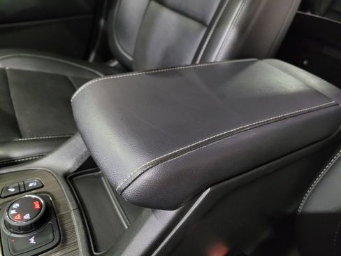 Used 2022 GMC Acadia SLT w/ GMC Pro Grade Package image 44