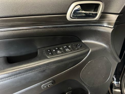 Used 2019 Jeep Grand Cherokee Limited AWD/4WD image 13