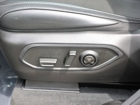 Used 2025 Jeep Grand Cherokee Altitude AWD/4WD image 19