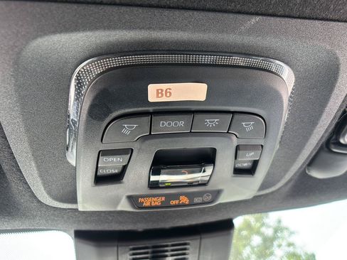 Used 2025 Toyota Corolla SE w/ SE Premium Package FWD image 38