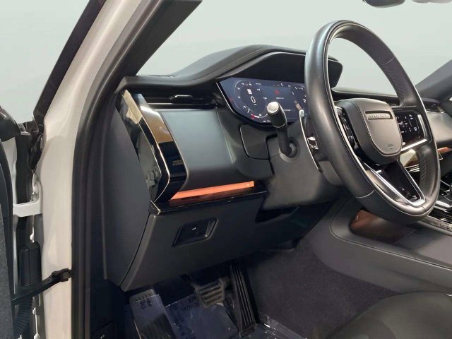 Used 2025 Land Rover Range Rover Sport SE AWD/4WD image 17