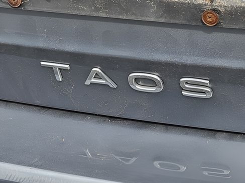 Used 2023 Volkswagen Taos SE w/ Panoramic Sunroof Package FWD image 30