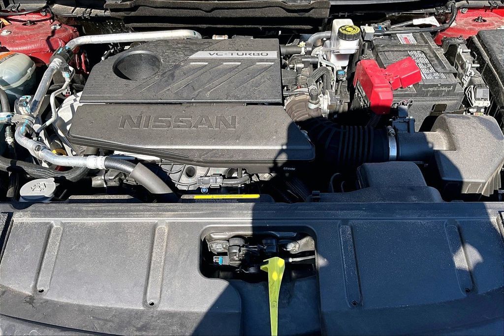 Used 2025 Nissan Rogue SV FWD image 28