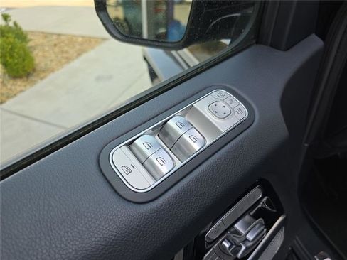 Used 2025 Mercedes-Benz G 550 image 21