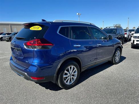 Used 2018 Nissan Rogue SV w/ Premium Package image 5