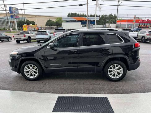 Used 2017 Jeep Cherokee Latitude w/ Comfort/Convenience Group AWD/4WD image 6