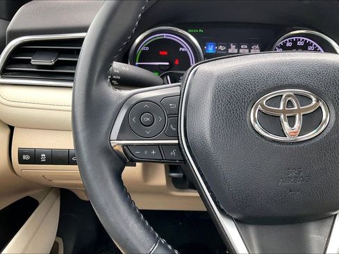 Used 2018 Toyota Camry XLE image 21