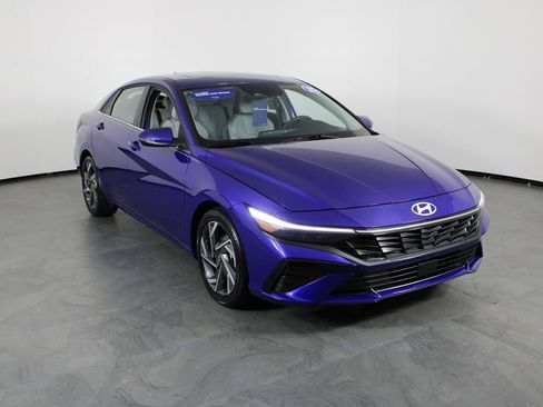 Used 2025 Hyundai Elantra Limited image 13