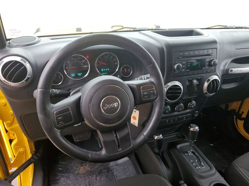 Used 2015 Jeep Wrangler Sahara image 18