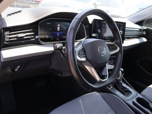 Used 2025 Volkswagen Jetta SE FWD image 23