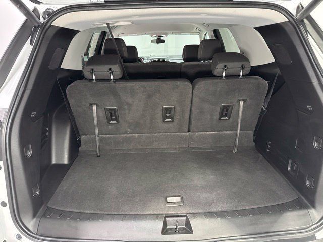 Used 2020 Chevrolet Traverse LT FWD image 28