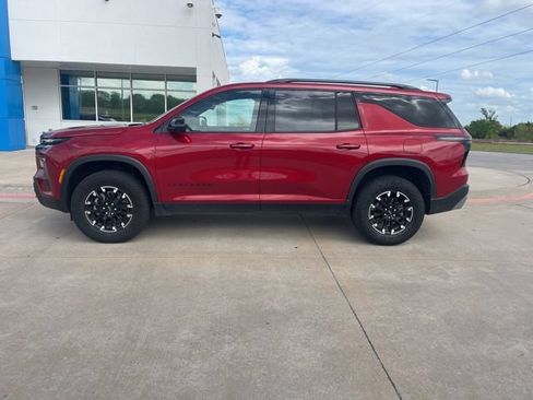 Used 2025 Chevrolet Traverse Z71 w/ Driver Confidence Package AWD/4WD image 4