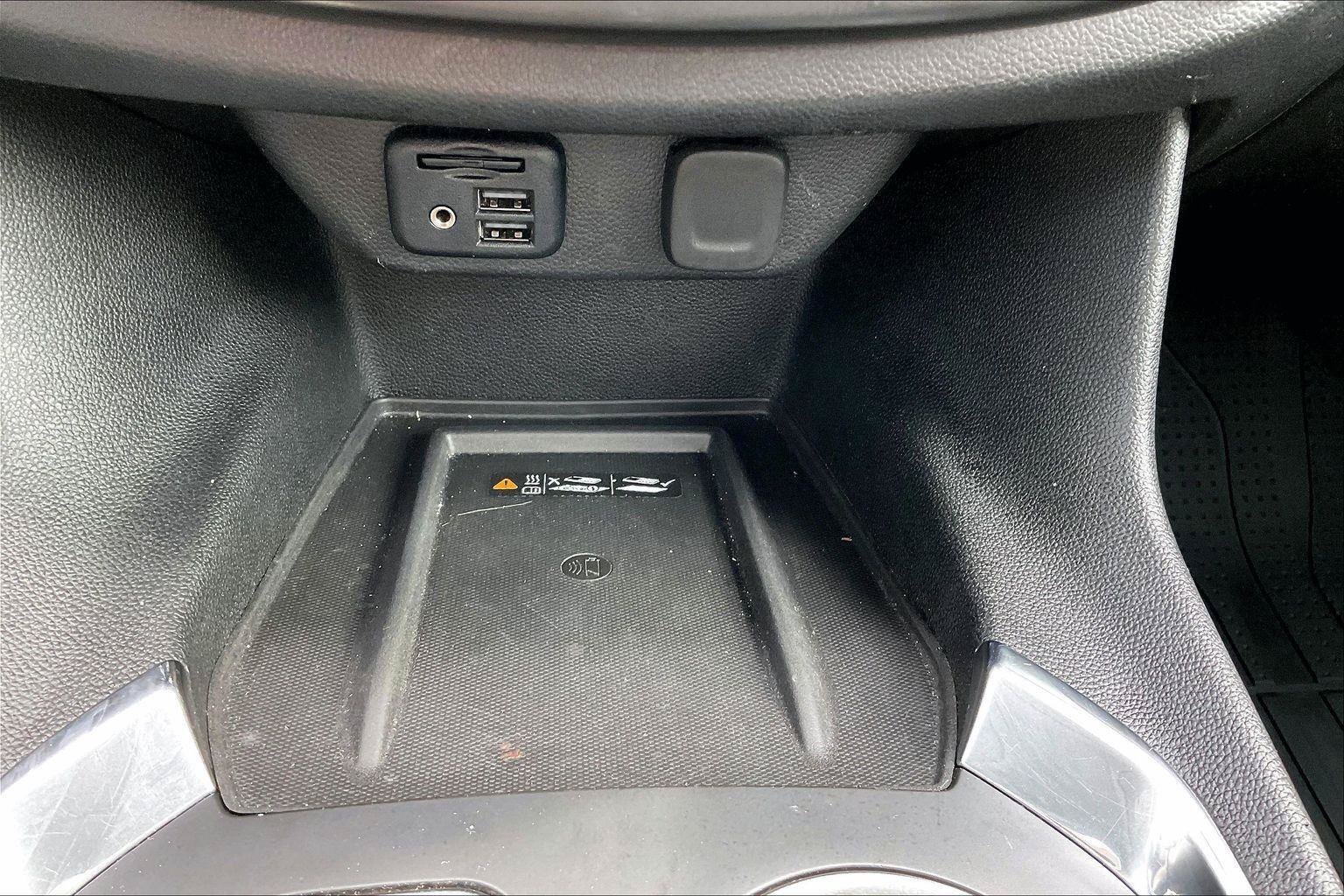 Used 2020 Chevrolet Traverse Premier FWD image 32