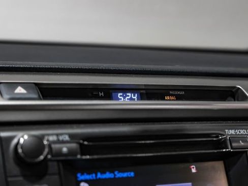 Used 2014 Toyota RAV4 Limited image 31